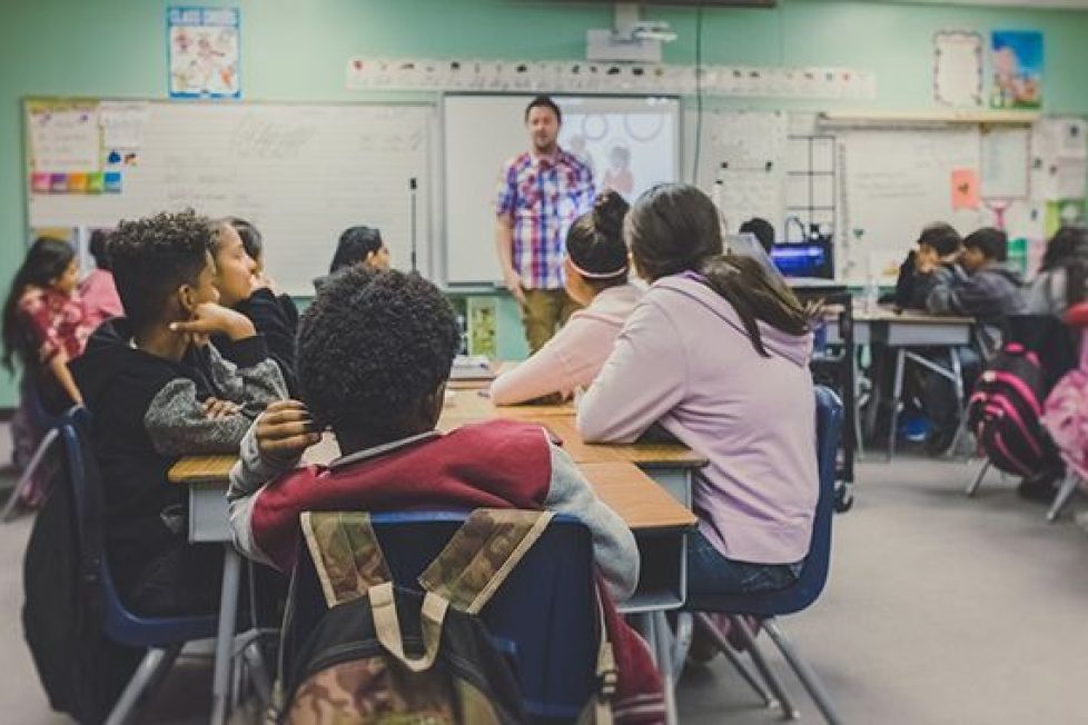 ¡Equipa tu centro con la última tecnología! Aulas tecnológicas