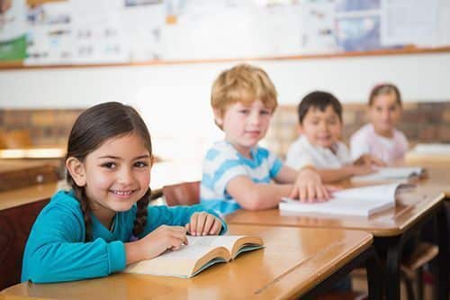 Niña clase