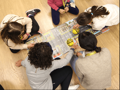 Niños Con Robots En El Aula