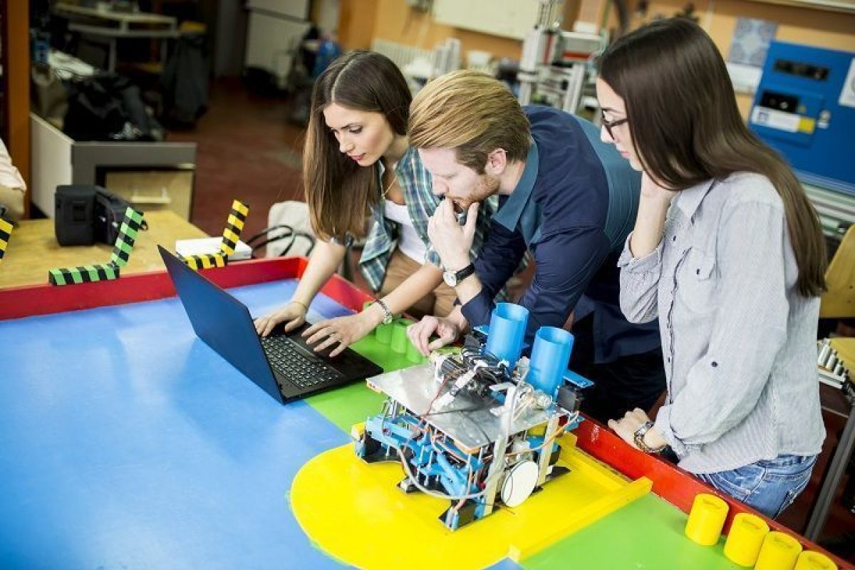 Nace la Escuela de Pensamiento Computacional para docentes Escuela de Pensamiento Computacional