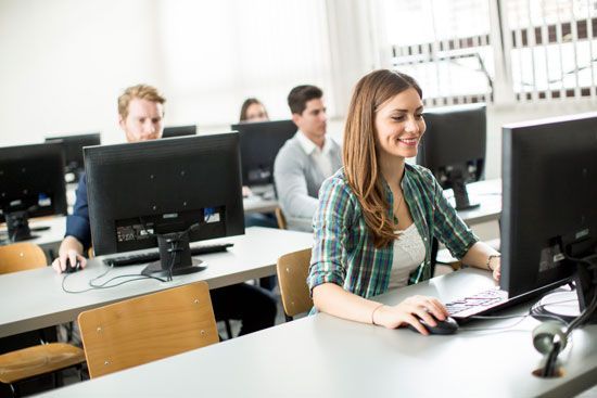 formación online aula ordenador