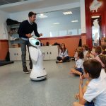 SANBOT robot en el aula