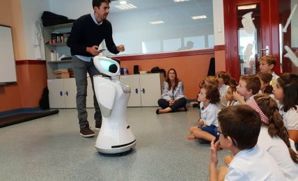 SANBOT robot en el aula