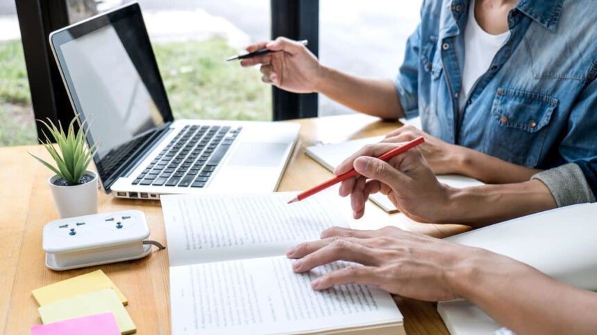 cropped accesorios que no pueden faltar en el aula