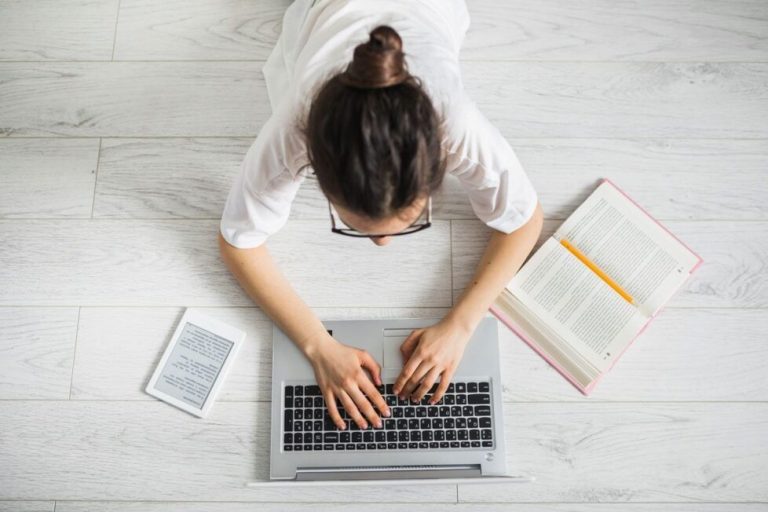MOOCs y NOOCs