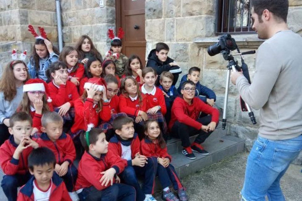 Un villancico solidario para recaudar fondos y ayudar Un villancico solidario