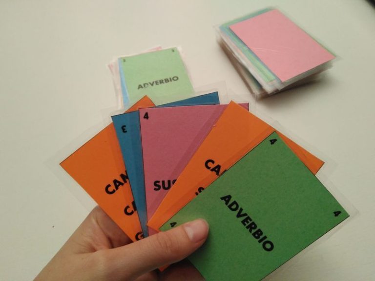 aprender gramática jugando al UNO
