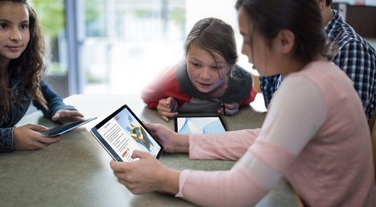 Estudiantes Con Un Ipad