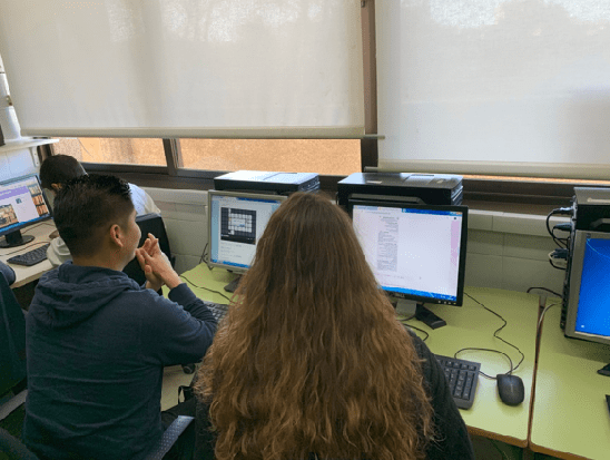 Estudiantes De Fp Usando Recursos Digitales Gratuitos