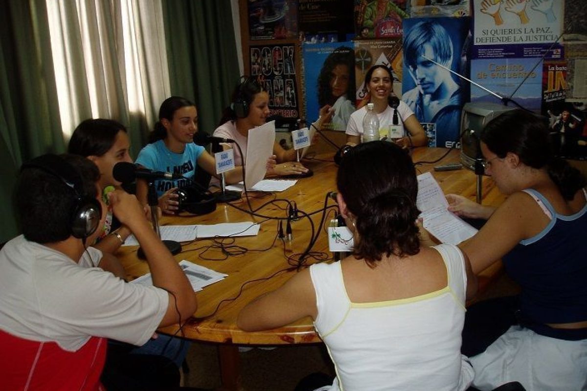 La radio escolar como instrumento de aprendizaje informal Radio escolar y aprendizaje informal