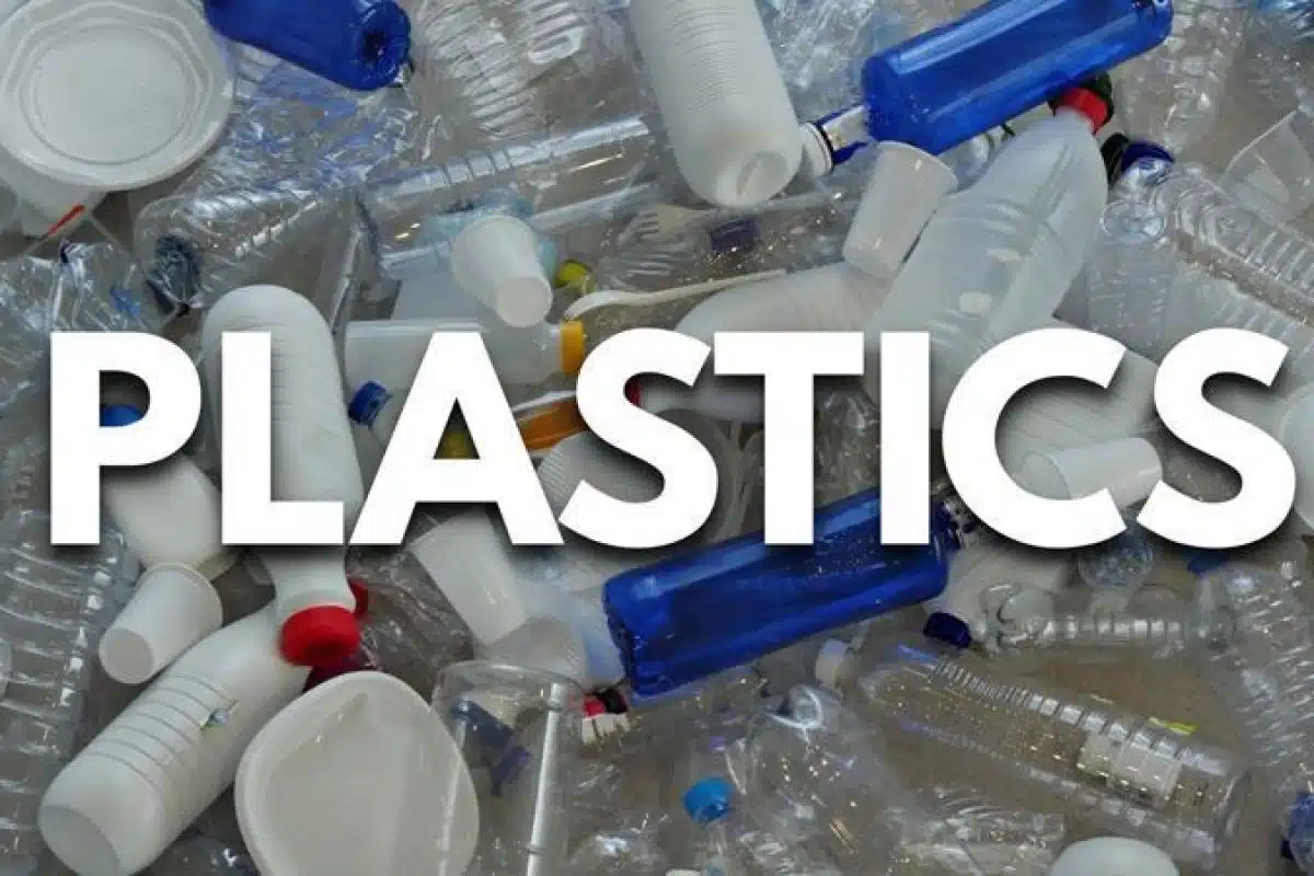 ‘Plastics’: el cortometraje sobre el exceso de plástico PLASTICS