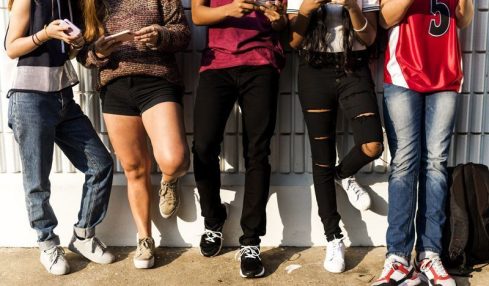 teléfono móvil entre los más jóvenes
