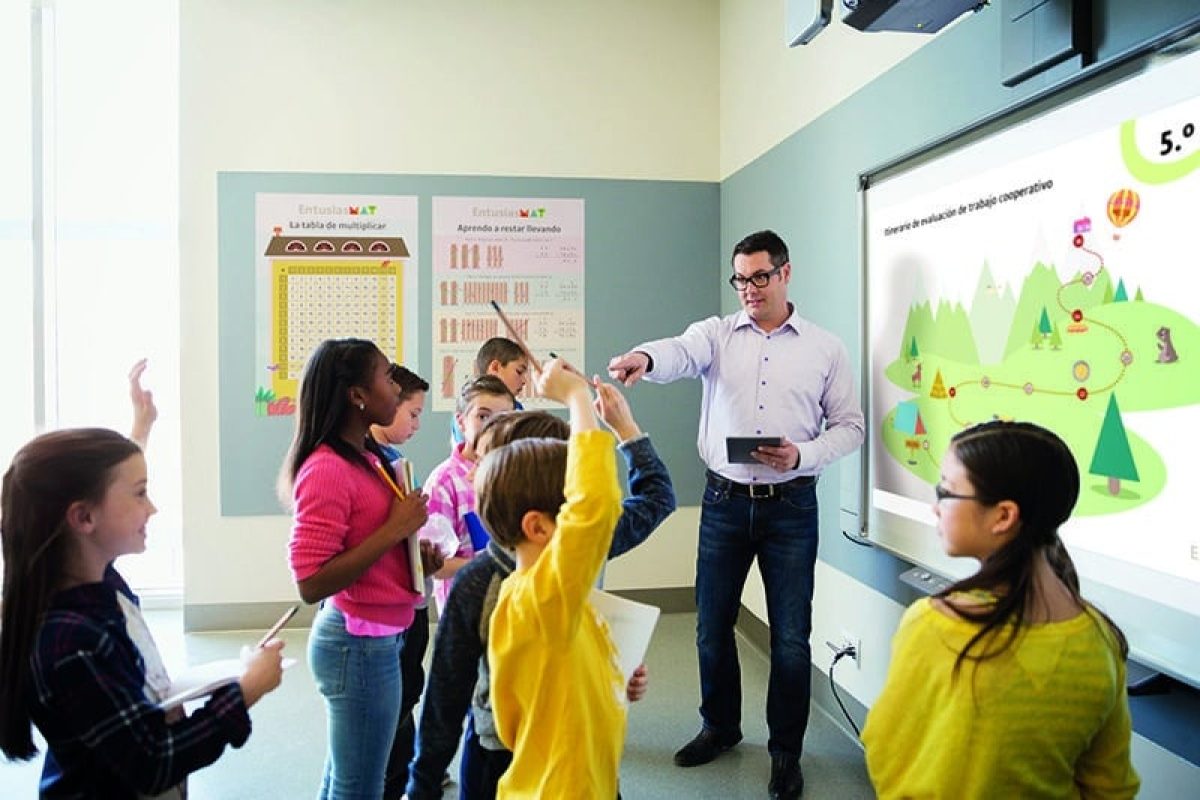 Fomentar las competencias a través de las Matemáticas Fomentar las competencias del futuro