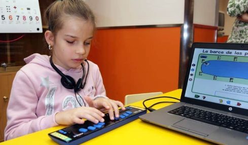 niña ciega programar