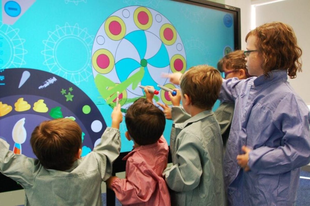 Software de colaboración para mejorar la experiencia en el aula Newline Interactive