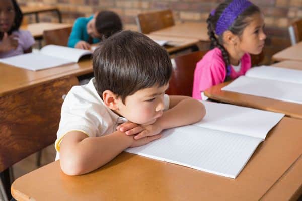 niño salud postural