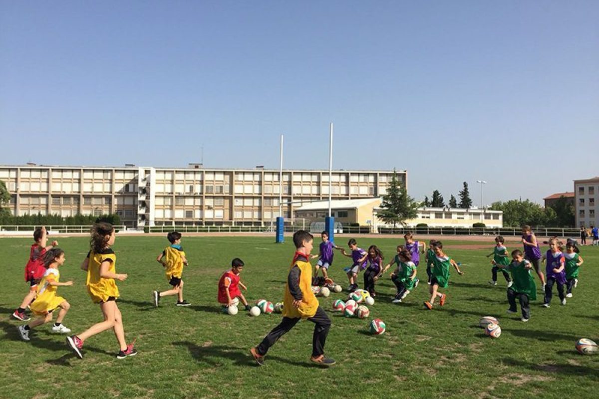 Pasaporte universitario, un proyecto inclusivo intergeneracional Practicar deporte