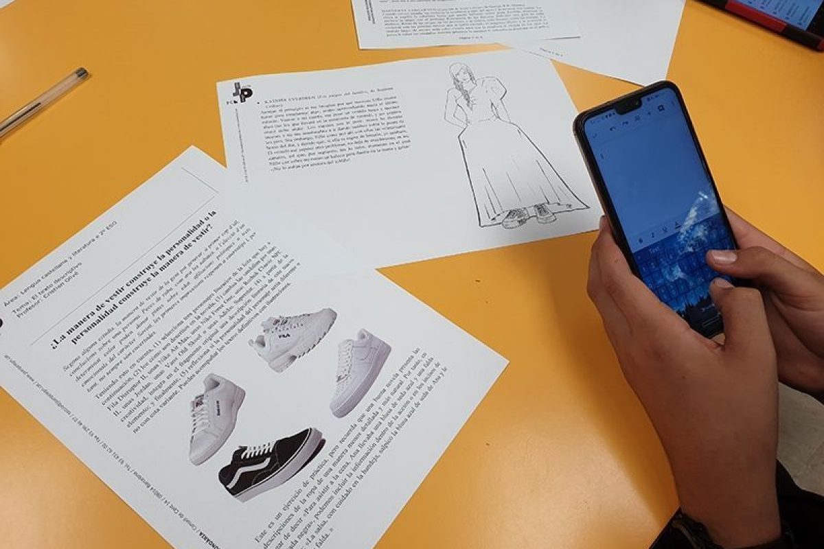 Trabajar el texto descriptivo a través de la vestimenta de personajes literarios Vestimenta de los personajes literarios