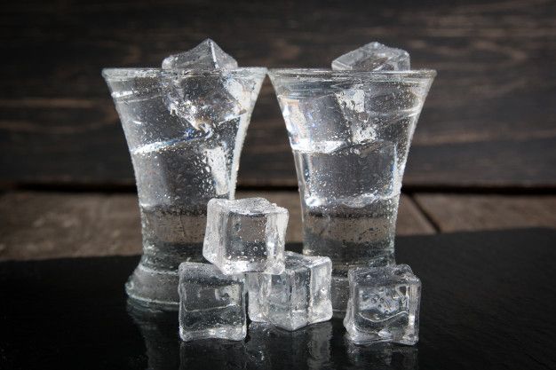 hielo en vaso