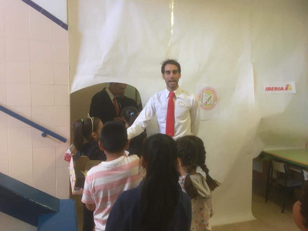 Entrando en el avión para trabajar competencias