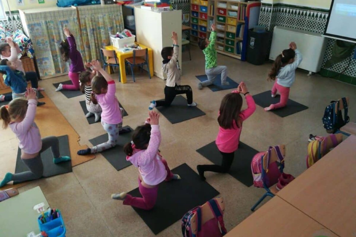 Innovación intercentros a través del yoga y las emociones en el aula Educación emocional experiencia
