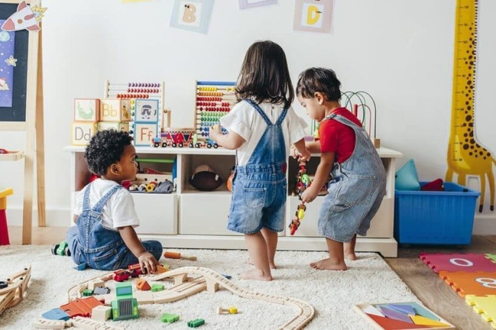 El Libro Montessori Para Bebés y Niños Pequeños: 200 actividades