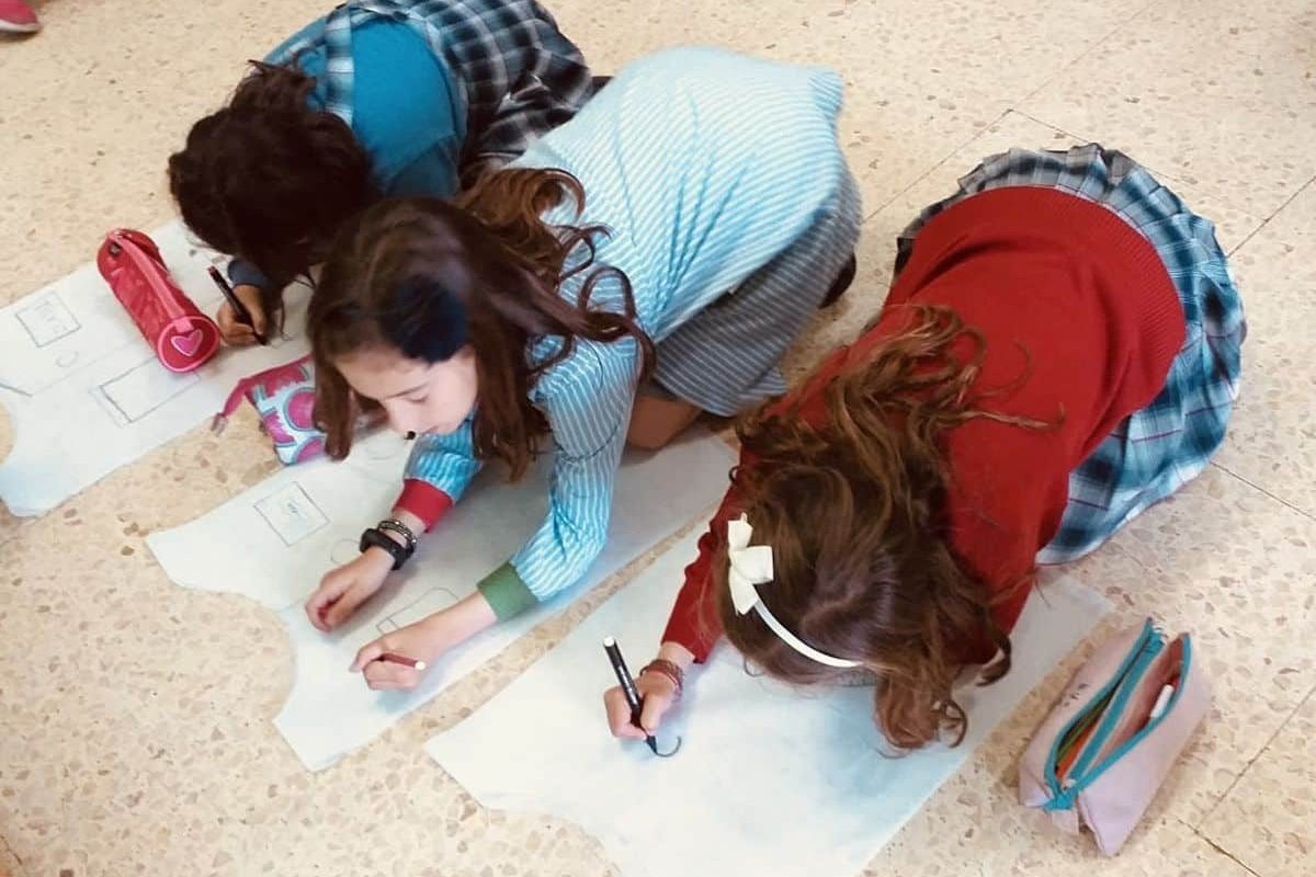 Somos científicos así que… ¡viva la química! vertical