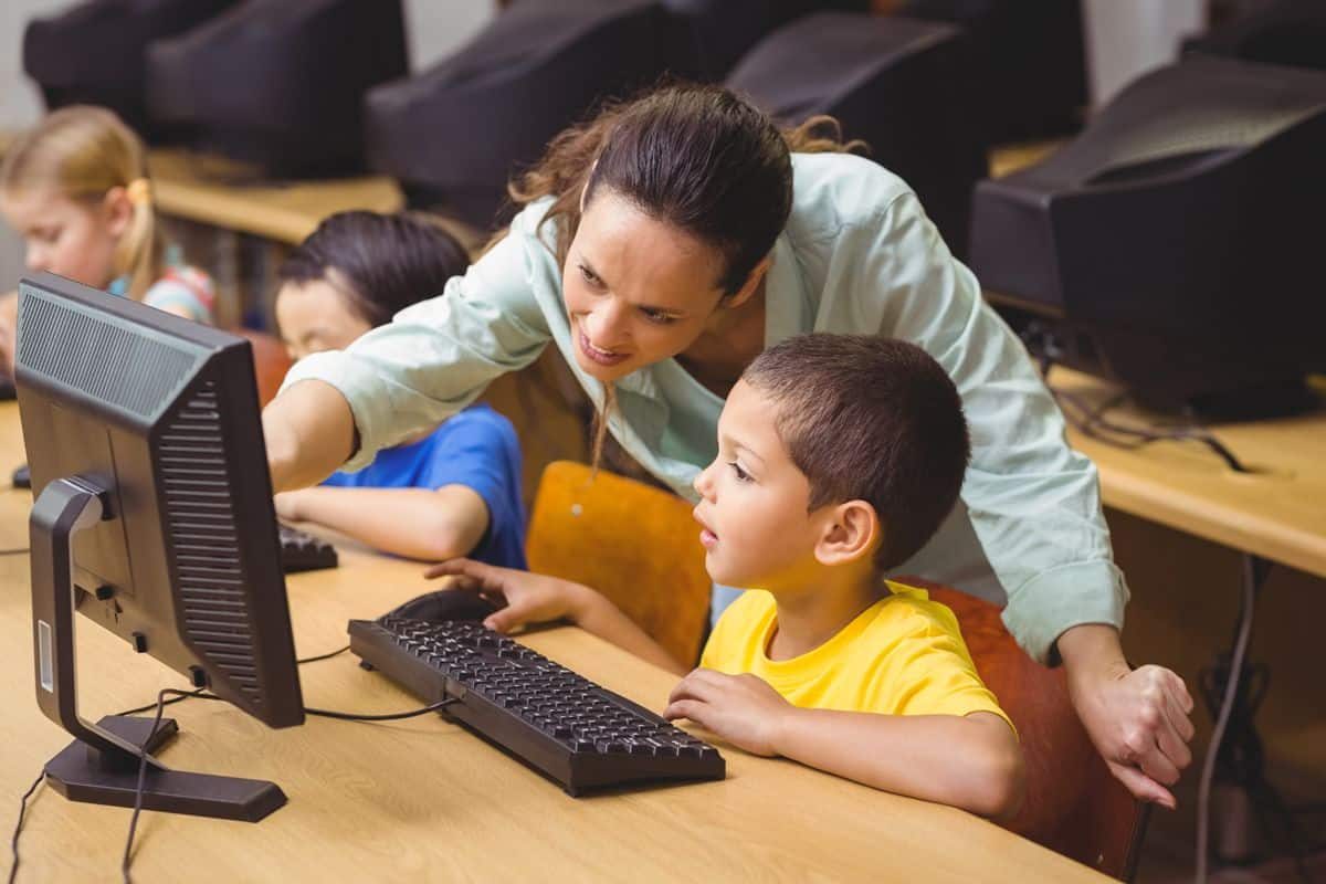 Cómo aprender a programar en el aula de forma sencilla y gratuita I TXACkathon SIMO EDUCACIÓN