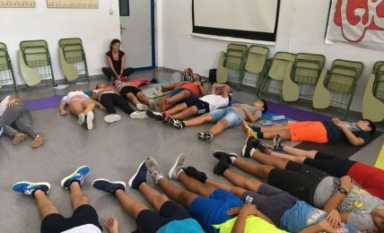 Clase de yoga en IES Azahar en San Martín del Tesorillo