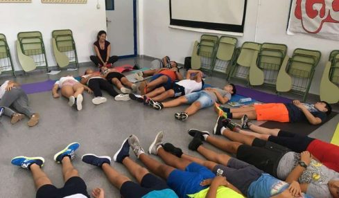 Clase de yoga en IES Azahar en San Martín del Tesorillo