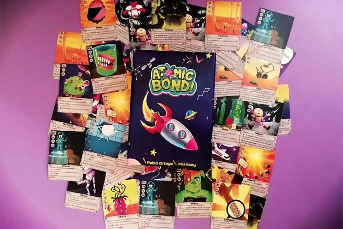 Atomic Bond!, el juego de cartas para estudiar Química Juego de cartas de química Atomic Bond