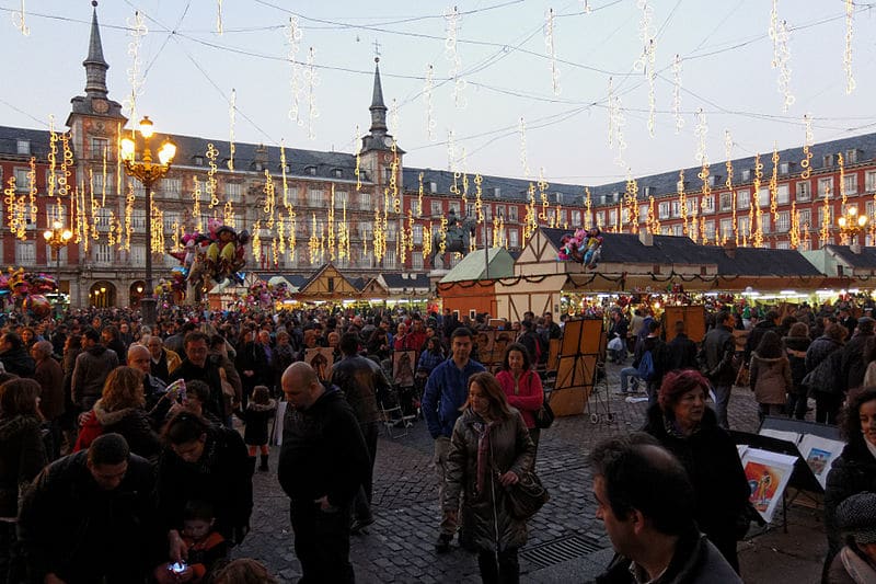 Mercado De Navidad En La Plaza Mayor De Madrid