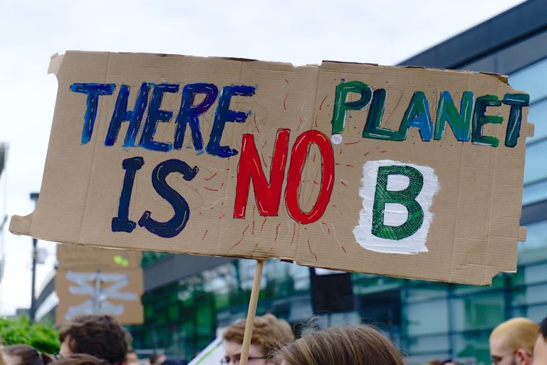 Pancarta de una protesta climática. No hay planeta B