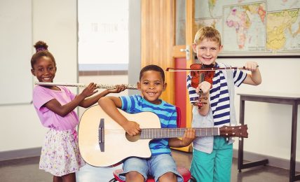 Niños en clase de música