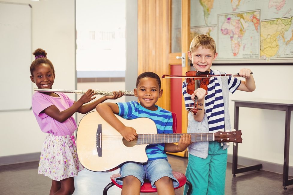 Niños en clase de música