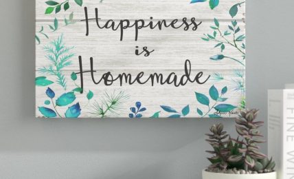 A pesar de los momentos tan complicados que está viviendo la sociedad actualmente, recogemos cinco cortometrajes para apartar los inconvenientes y celebrarlo en familia.