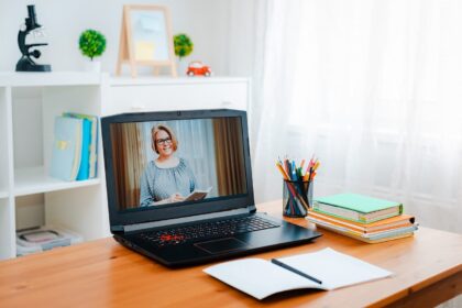 Clases online, artículo de opinión de Ferchu Massut