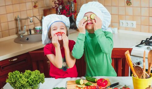 Aprovecha el confinamiento para que los niños aprendan a comer bien