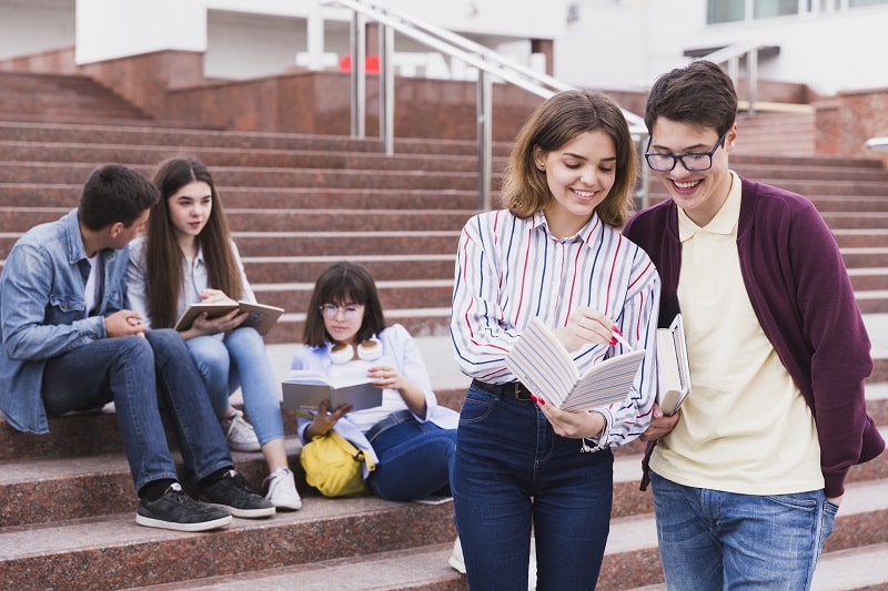 Alumnos ante la EBAU