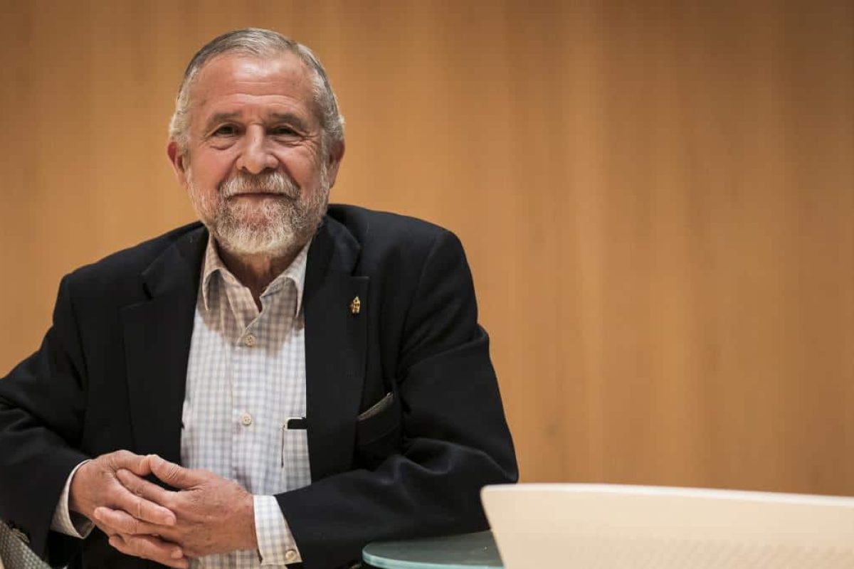 Francisco Mora: “Nada puede sustituir la humanidad del maestro en el aula” Francisco Mora