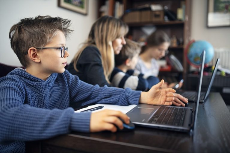 How to set up a remote learning space at home