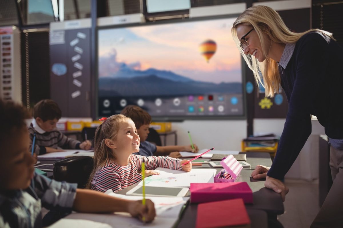 Herramientas y soluciones que favorecen la colaboración en el aula Newline Interactive: herramientas que favoecen la colaboración en el aula