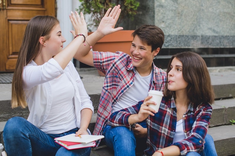 Alumnos De Secundaria Trabajan En Su Bienestar Emocional 