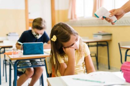 consecuencias de llevar niños enfermos al cole