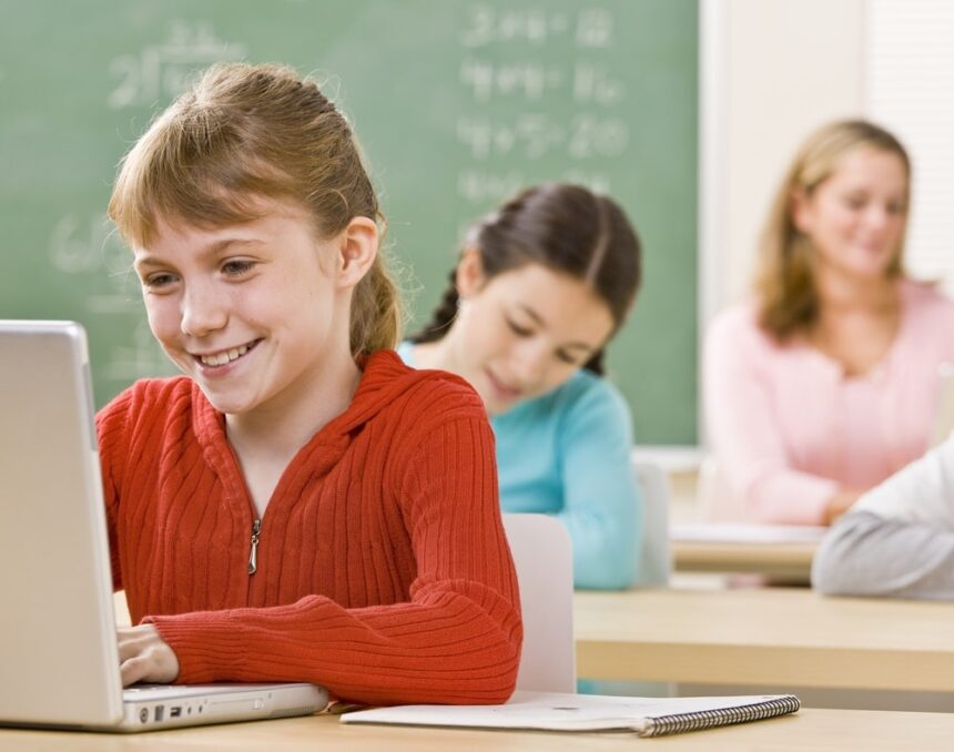 Artículo de opinión de aulaPlaneta: ¿Están los centros preparados para la educación digital y las aulas online?