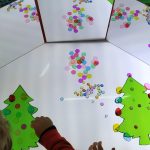 Mesa de luz en el aula de Infantil