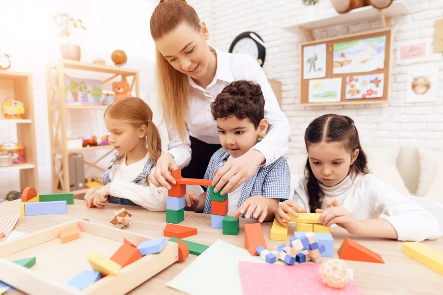 Formación docente en metodologías activas y robótica.