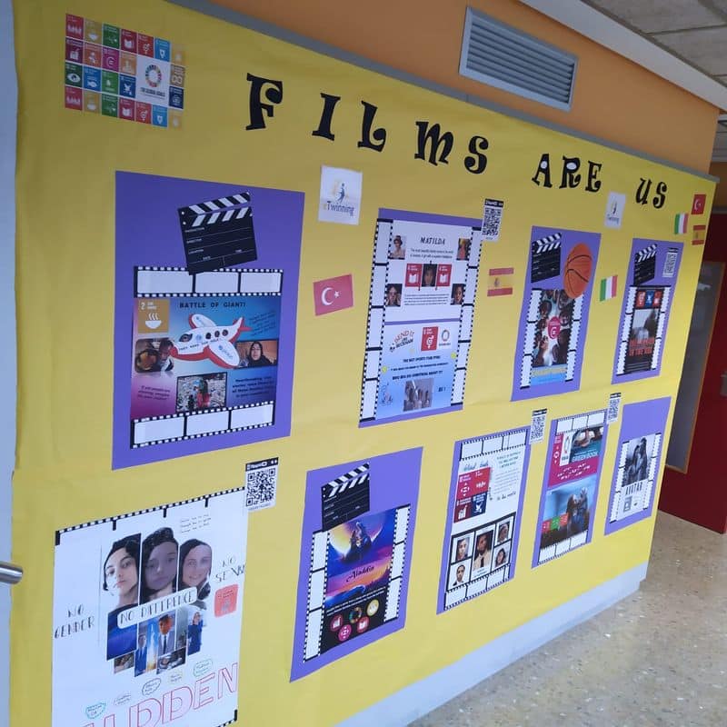 Mural del proyecto Films are us en el pasillo del centro escolar