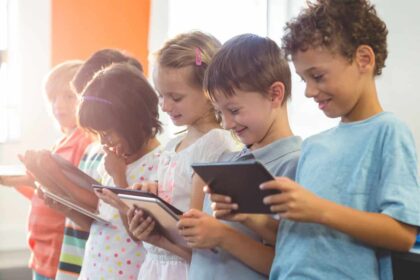 Socrative. Niños usando tablets en clase