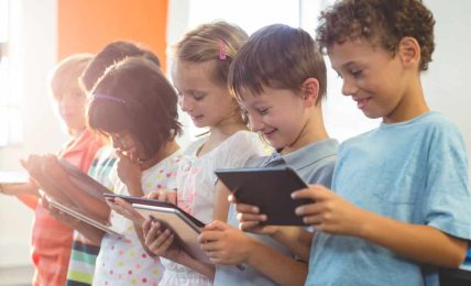 Socrative. Niños usando tablets en clase